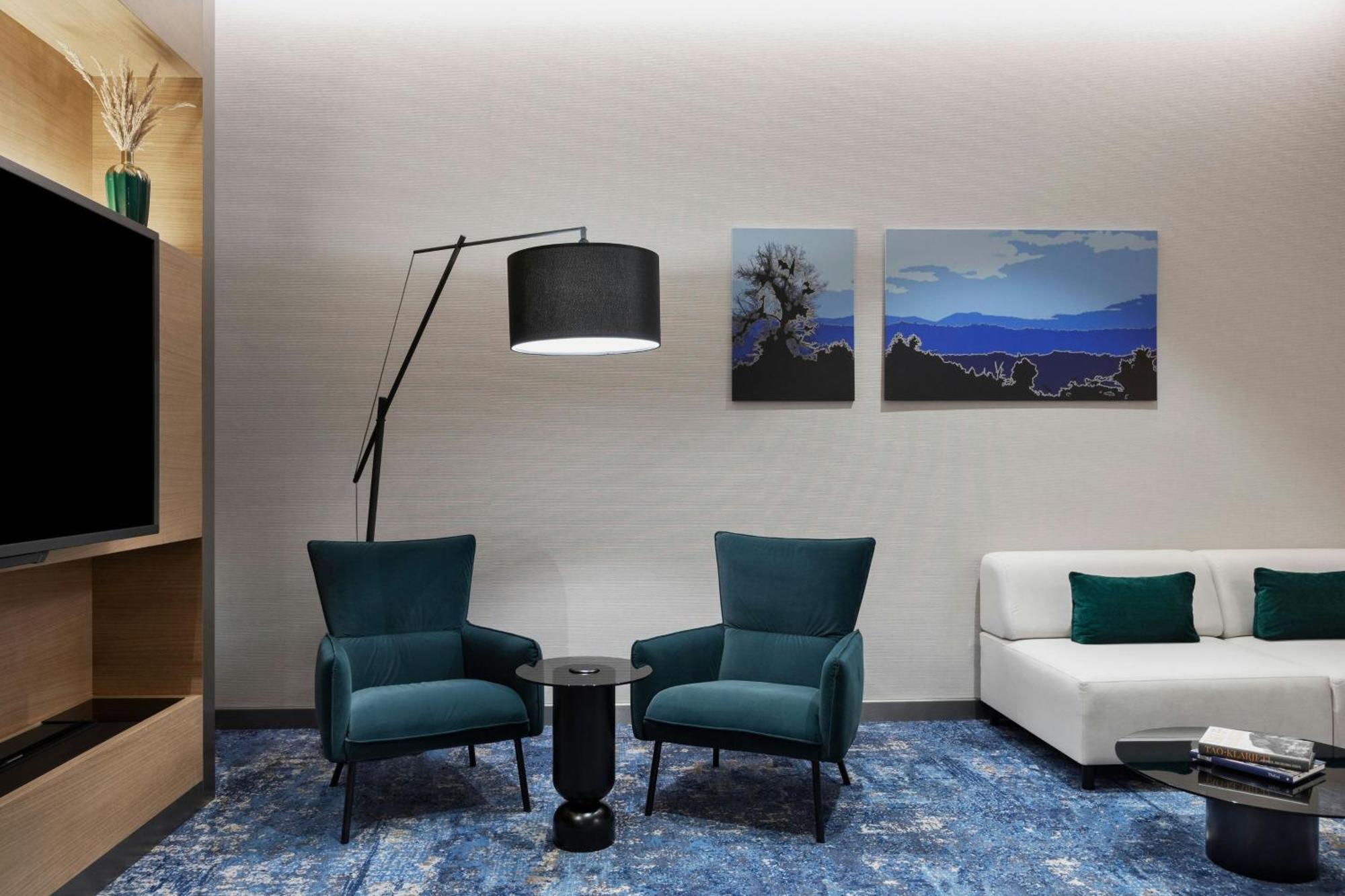 Отель Courtyard By Marriott Батуми Экстерьер фото