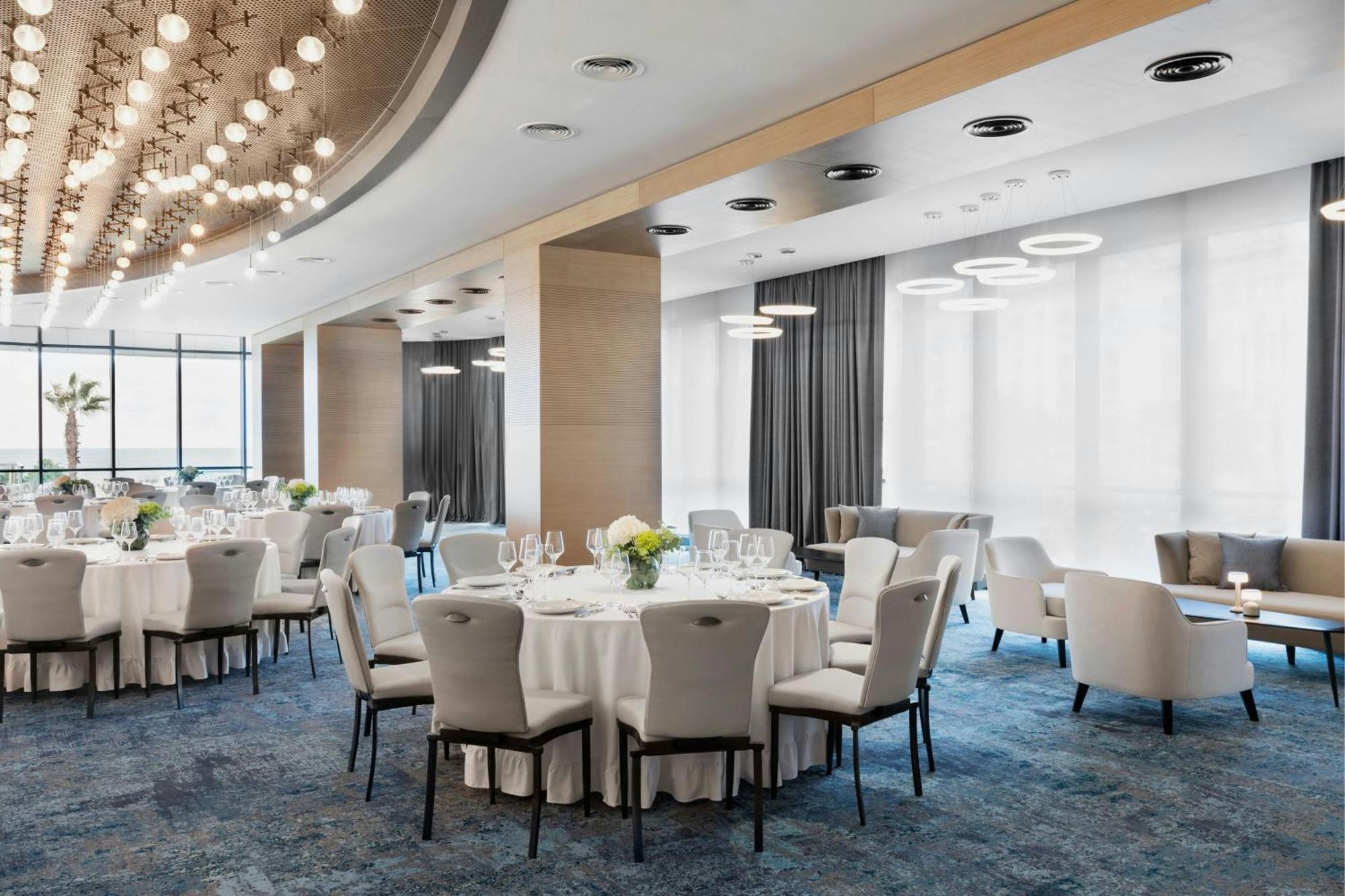 Отель Courtyard By Marriott Батуми Экстерьер фото