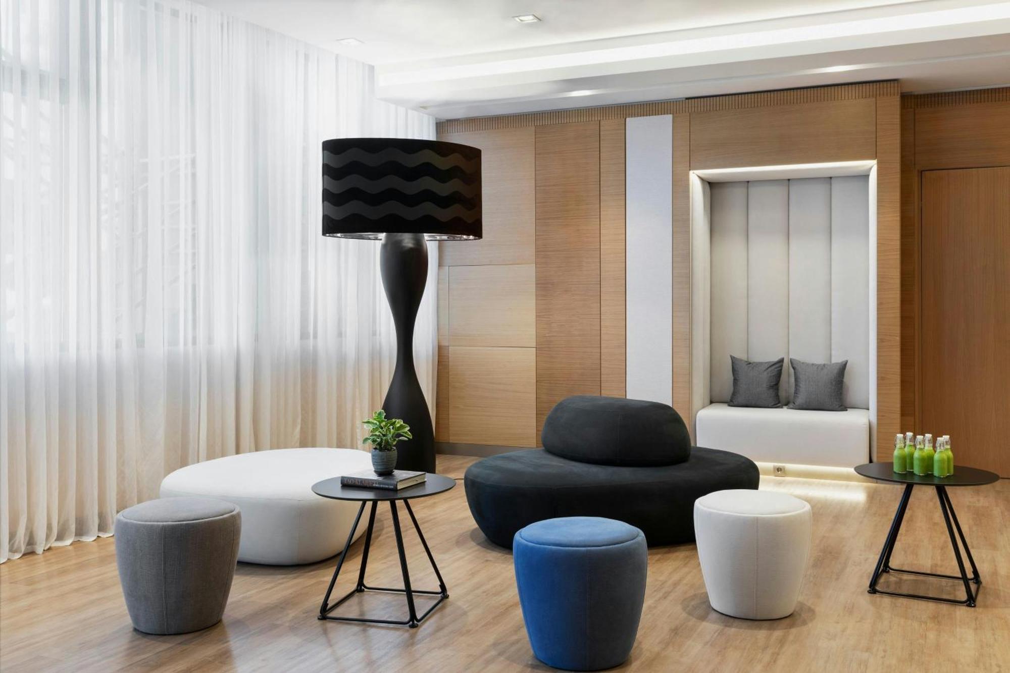 Отель Courtyard By Marriott Батуми Экстерьер фото