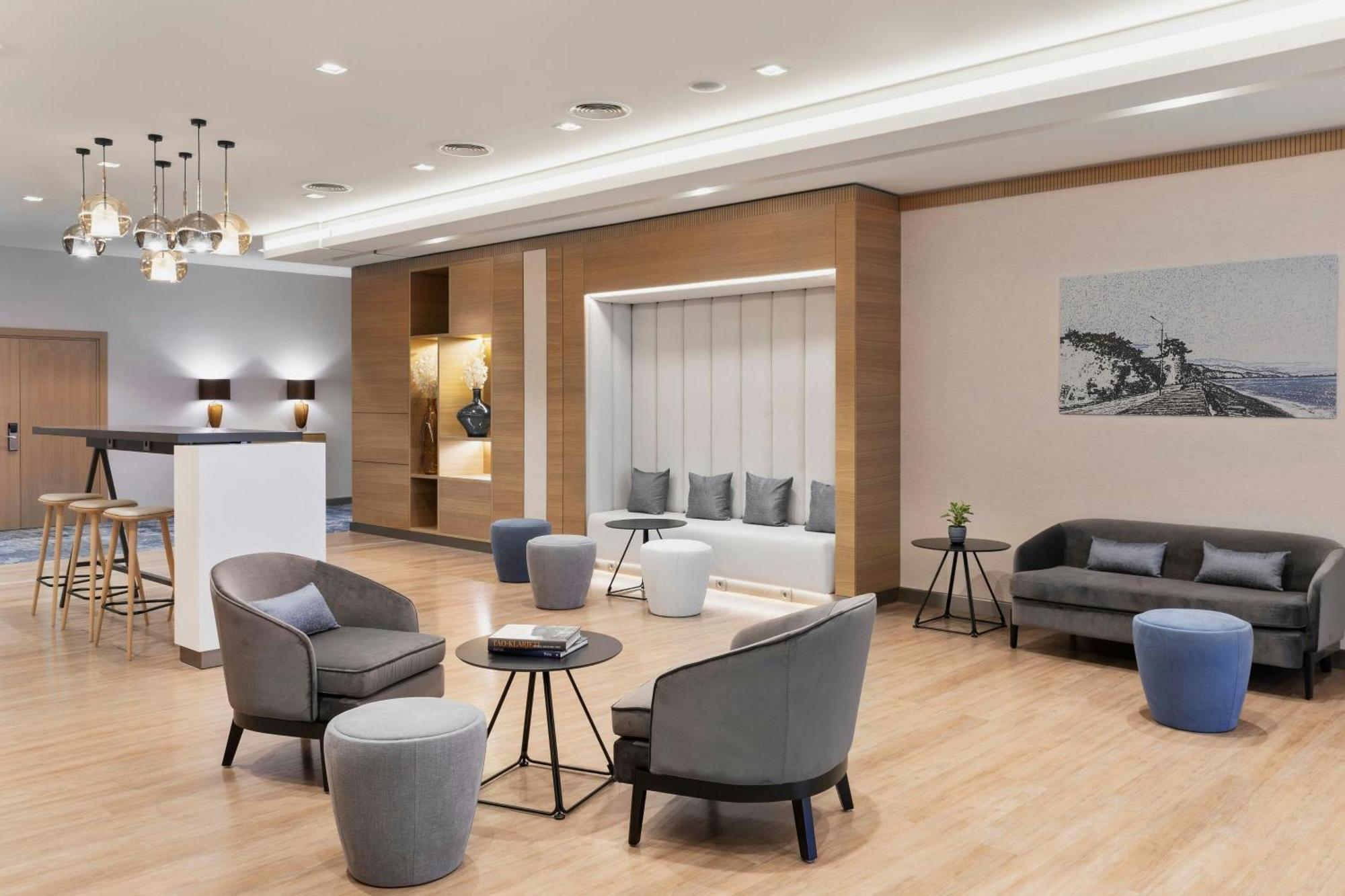 Отель Courtyard By Marriott Батуми Экстерьер фото