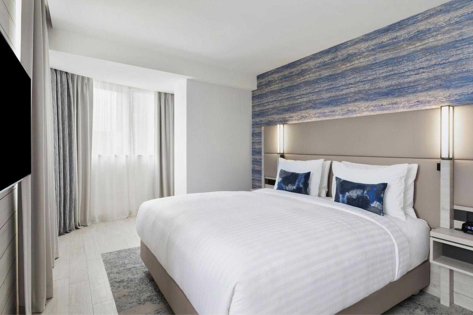 Отель Courtyard By Marriott Батуми Экстерьер фото