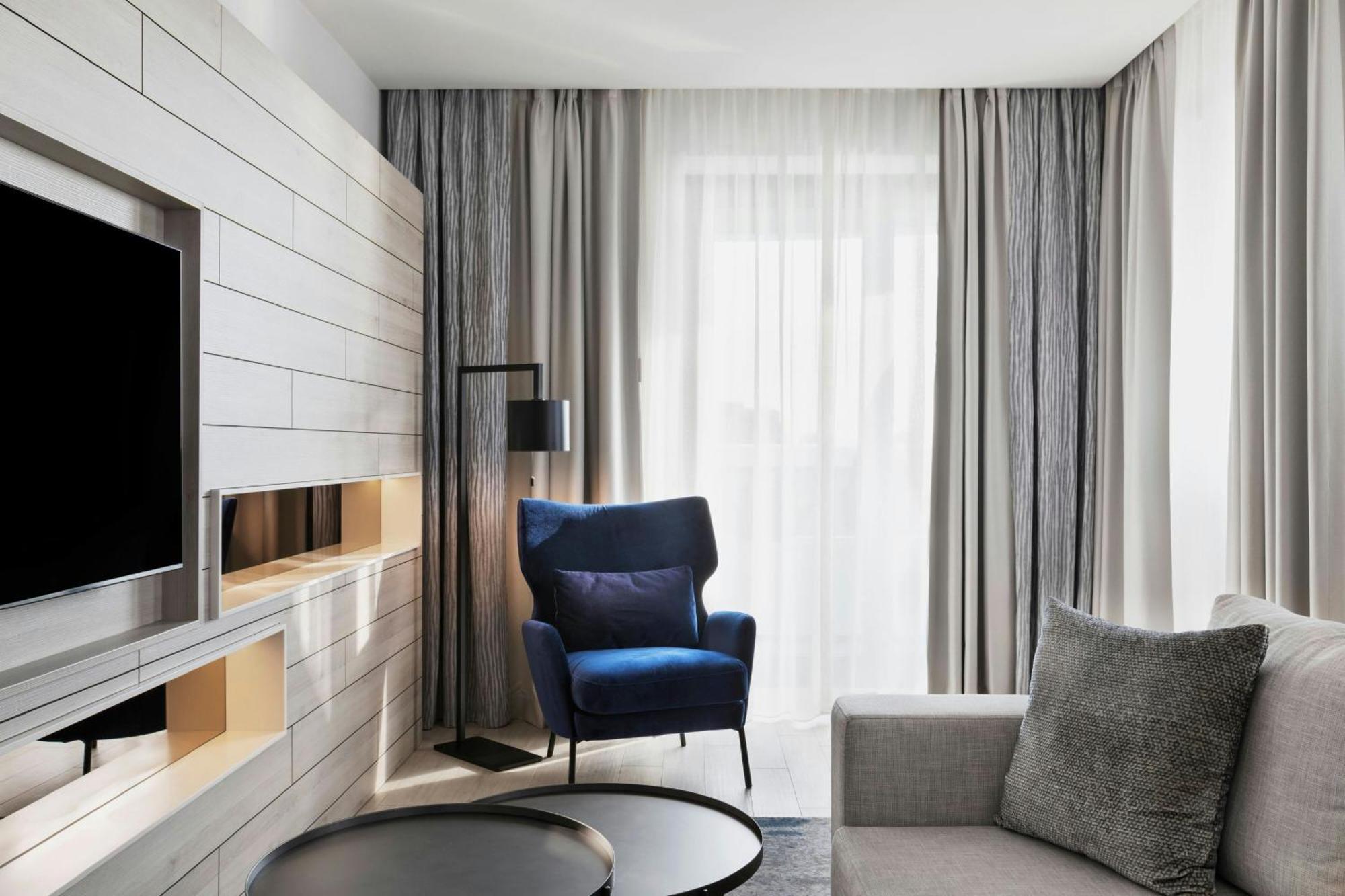Отель Courtyard By Marriott Батуми Экстерьер фото