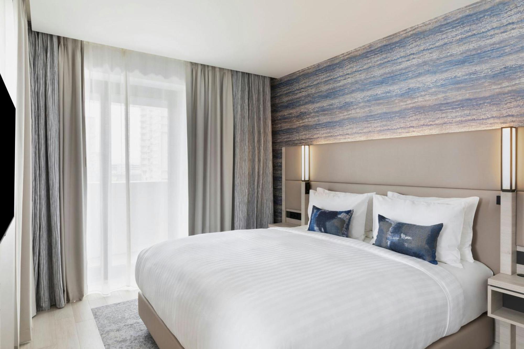 Отель Courtyard By Marriott Батуми Экстерьер фото