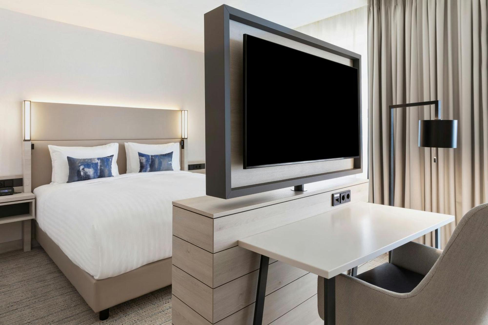 Отель Courtyard By Marriott Батуми Экстерьер фото