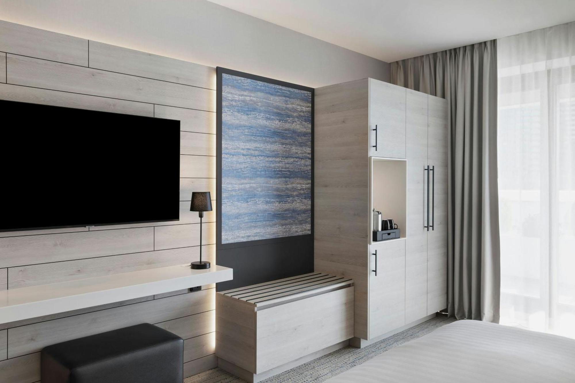 Отель Courtyard By Marriott Батуми Экстерьер фото