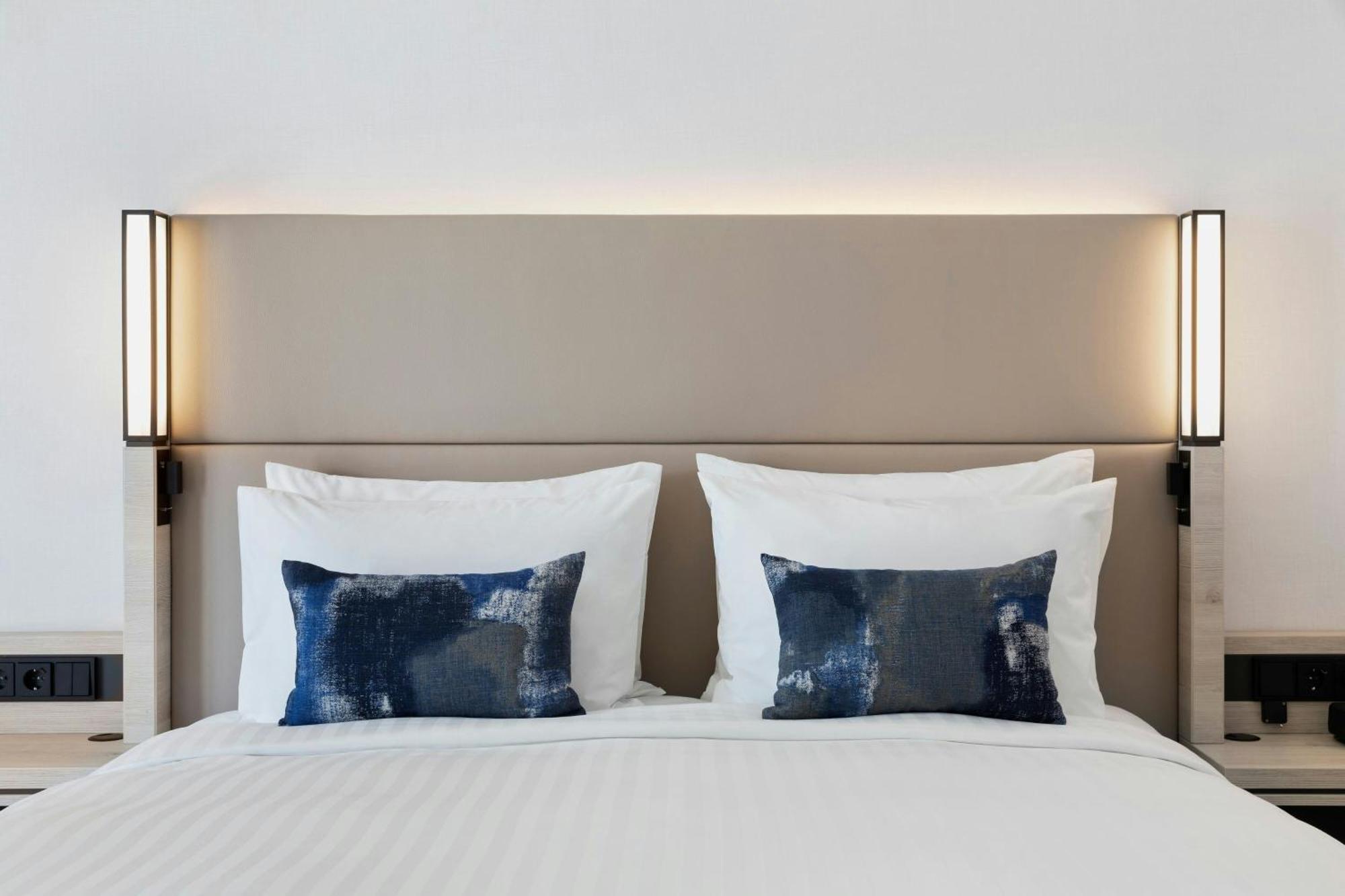 Отель Courtyard By Marriott Батуми Экстерьер фото
