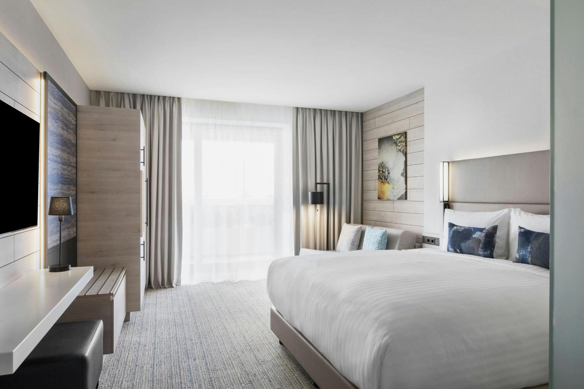 Отель Courtyard By Marriott Батуми Экстерьер фото
