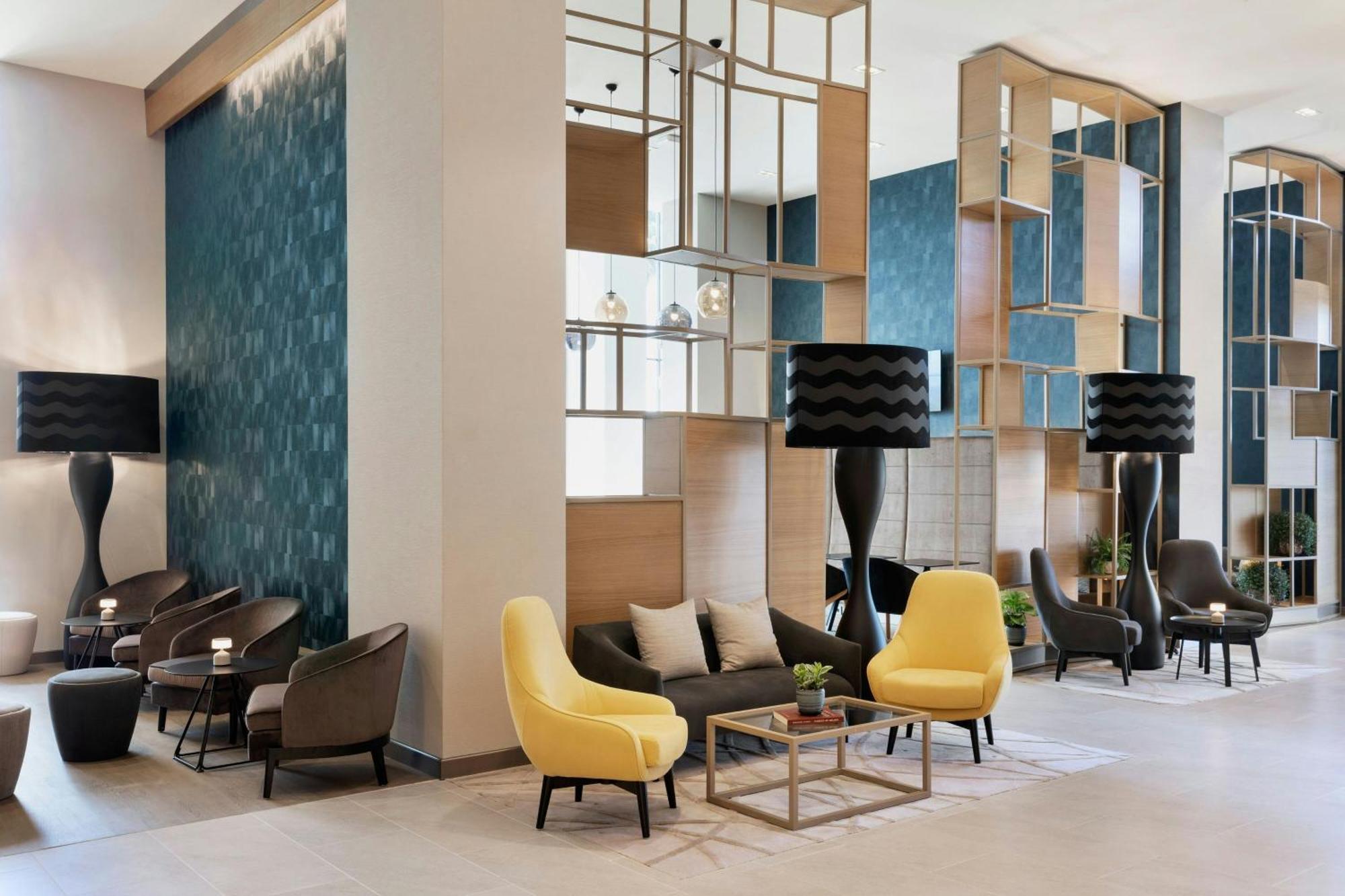 Отель Courtyard By Marriott Батуми Экстерьер фото