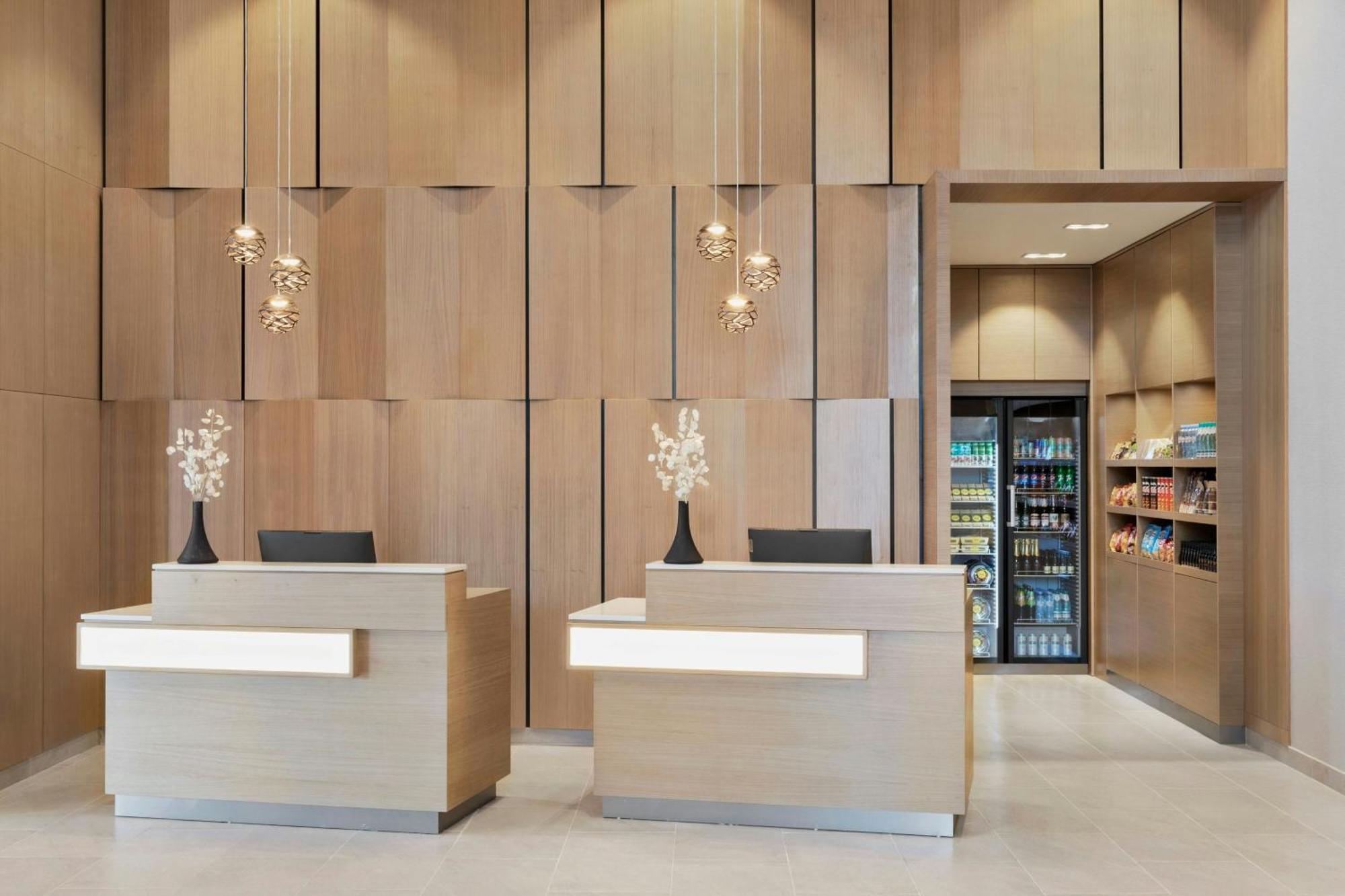 Отель Courtyard By Marriott Батуми Экстерьер фото