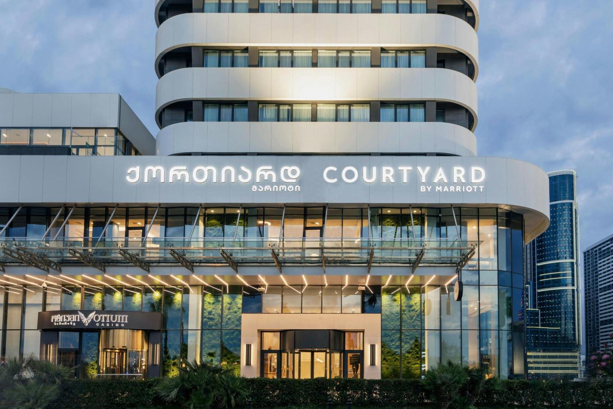 Отель Courtyard By Marriott Батуми Экстерьер фото